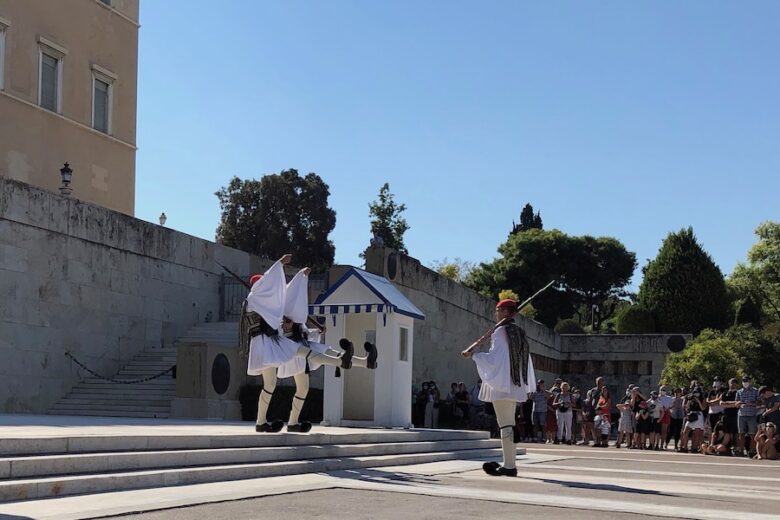 syntagma-guard-change