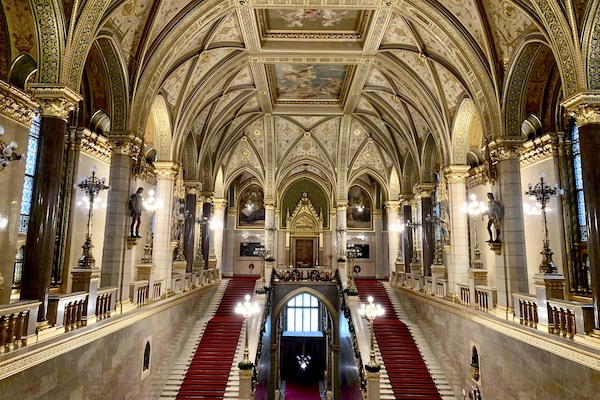 h2-budapest-the-grand-stairway