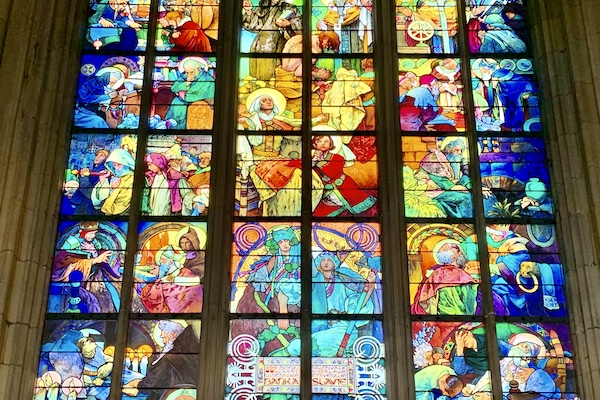 h2-prague-castle-stained-glass